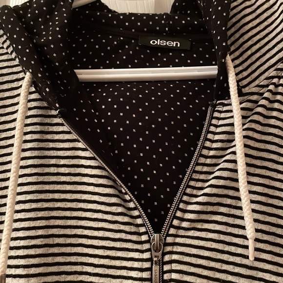 Womens Olsen zippered hoody 55% cotton, 45% polyester. Navy/white. Size 14 - Picture 2 of 7